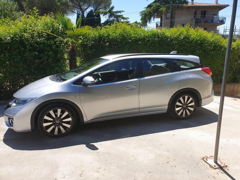 Honda Civic Station Wagon Tourer 1.6 i-DTEC Lifestyle Connect  del 2016 usata a Perugia